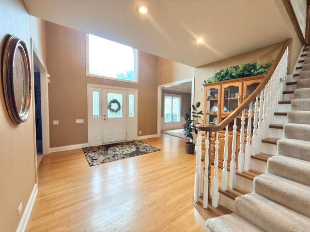 28278 Gray Barn Lane, Lake Barrington, IL 60010