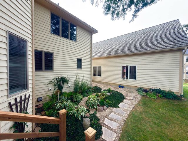 28278 Gray Barn Lane, Lake Barrington, IL 60010