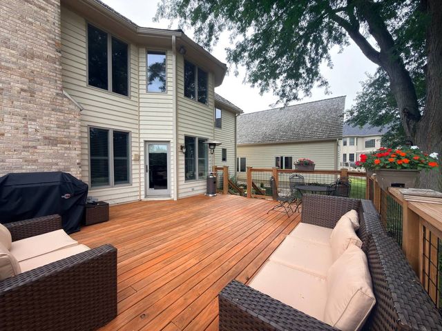 28278 Gray Barn Lane, Lake Barrington, IL 60010