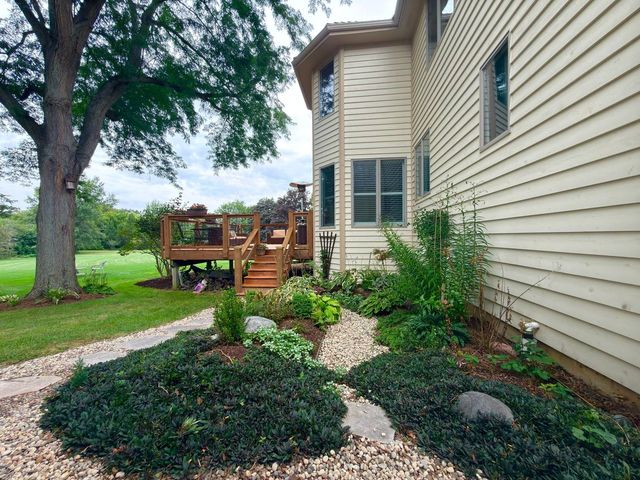 28278 Gray Barn Lane, Lake Barrington, IL 60010