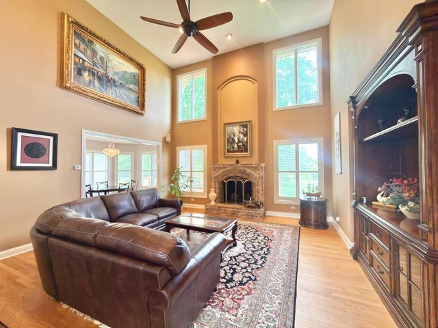 28278 Gray Barn Lane, Lake Barrington, IL 60010