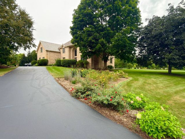 28278 Gray Barn Lane, Lake Barrington, IL 60010