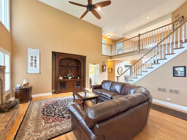 28278 Gray Barn Lane, Lake Barrington, IL 60010
