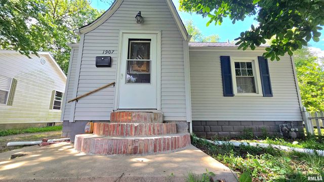 1907 N 10TH Street, Springfield, IL 62702