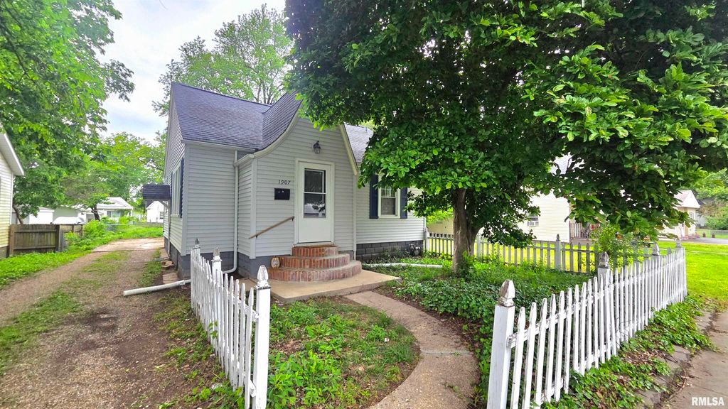 1907 N 10TH Street, Springfield, IL 62702