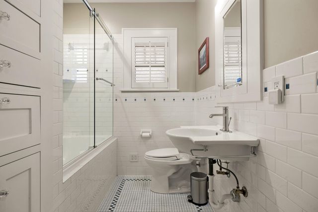 105 Laurel LN, Austin, TX 78705