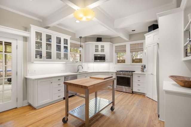 105 Laurel LN, Austin, TX 78705