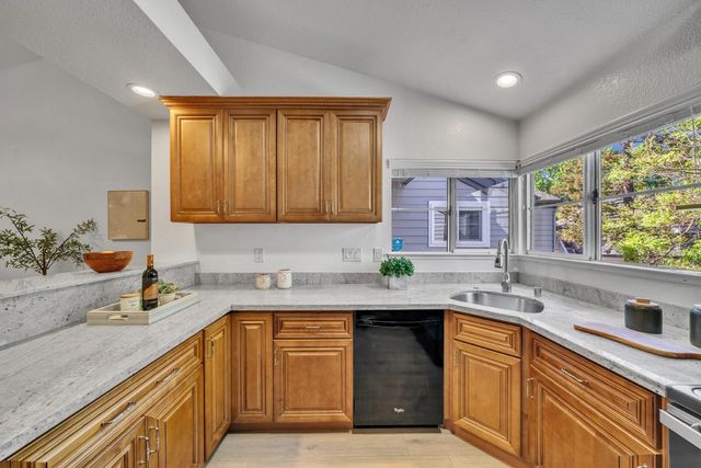 1654 Parkview Green Circle, San Jose, CA 95131