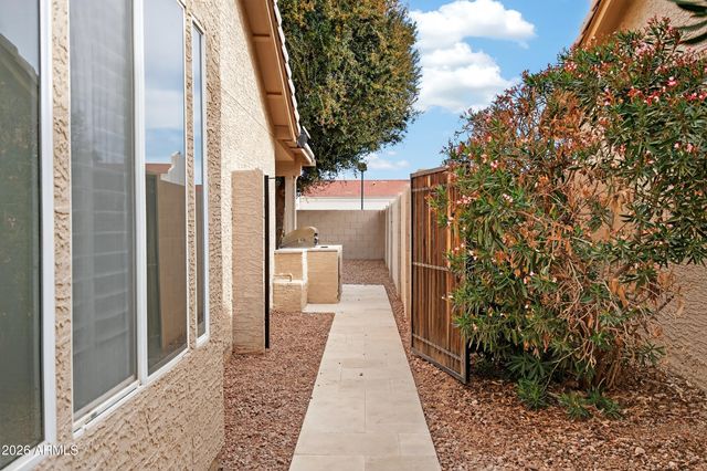 24939 S LAKEWOOD Drive, Sun Lakes, AZ 85248