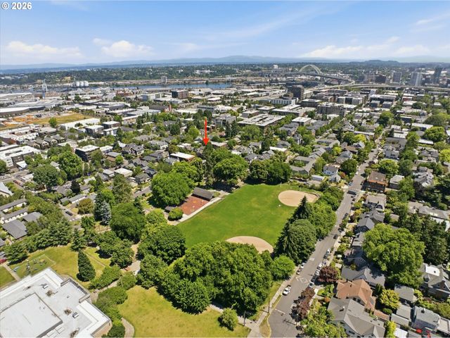 2475 Nw RALEIGH St, Portland, OR 97210