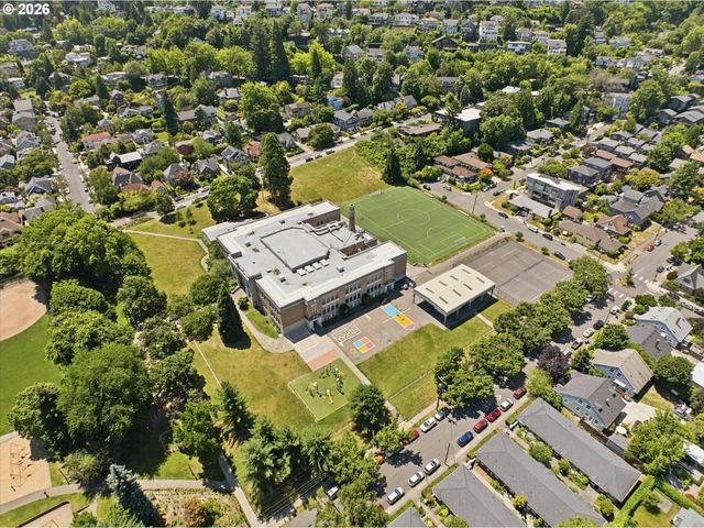2475 Nw RALEIGH St, Portland, OR 97210
