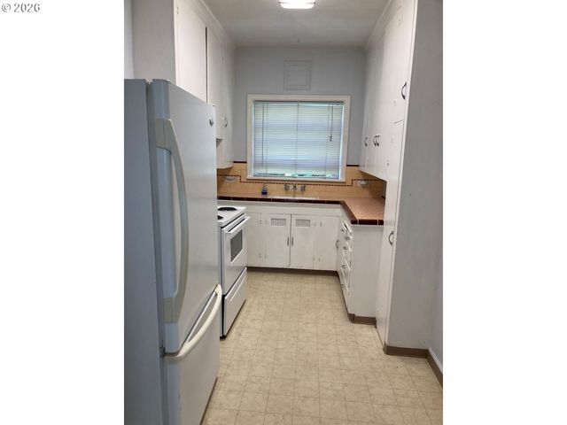 2475 Nw RALEIGH St, Portland, OR 97210