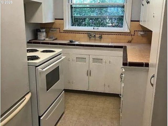 2475 Nw RALEIGH St, Portland, OR 97210