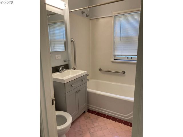 2475 Nw RALEIGH St, Portland, OR 97210