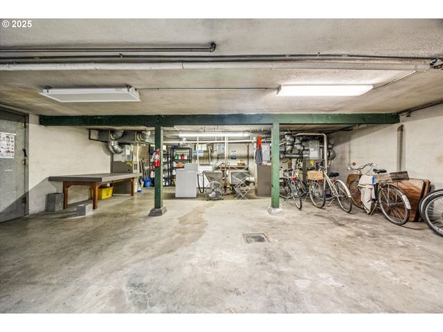 2475 Nw RALEIGH St, Portland, OR 97210