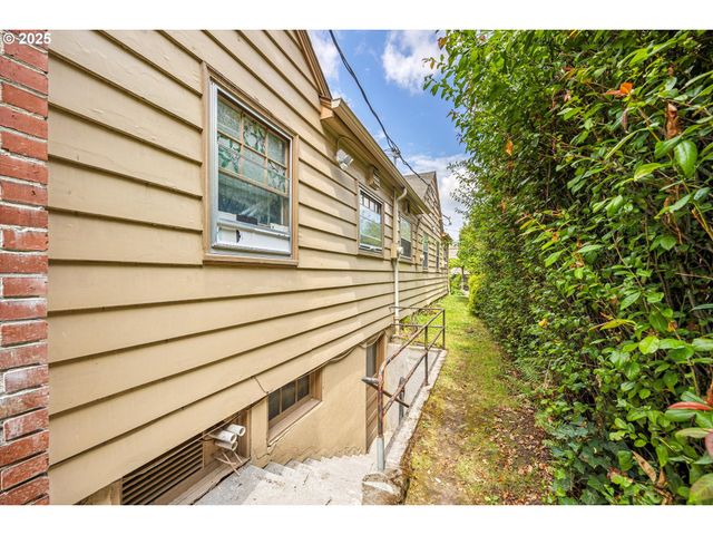 2475 Nw RALEIGH St, Portland, OR 97210