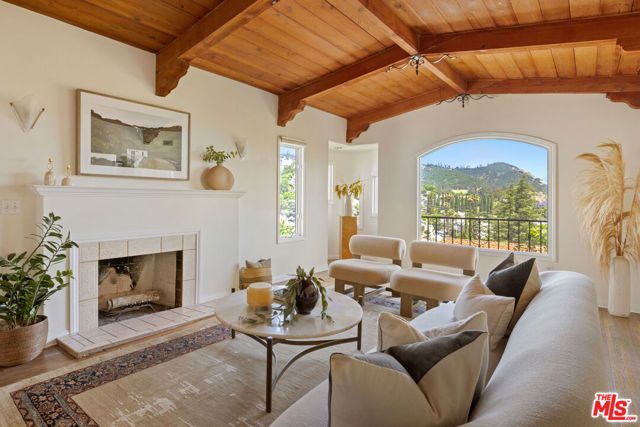 3700 Arbolada Road, Los Angeles, CA 90027