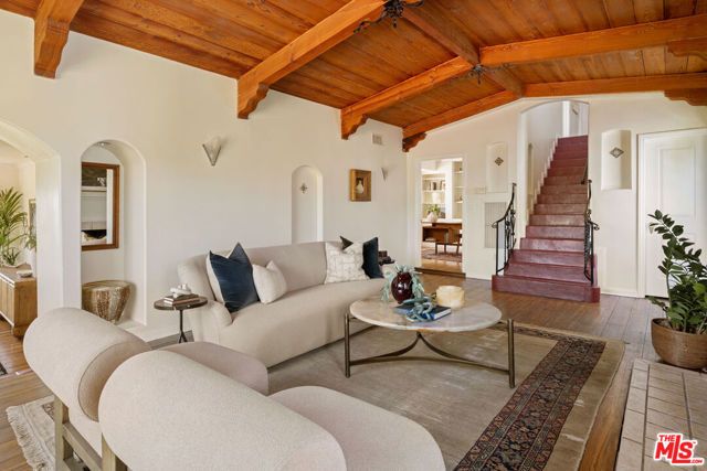 3700 Arbolada Road, Los Angeles, CA 90027