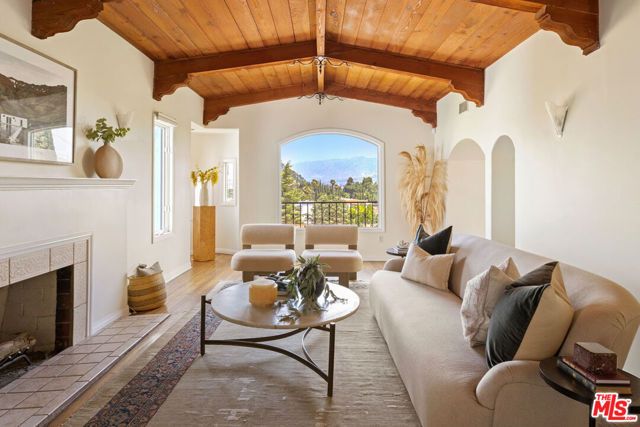 3700 Arbolada Road, Los Angeles, CA 90027