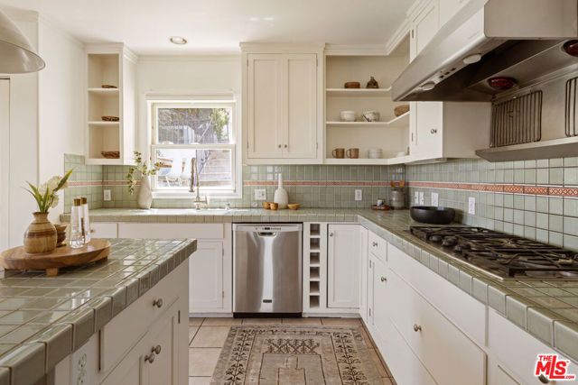 3700 Arbolada Road, Los Angeles, CA 90027