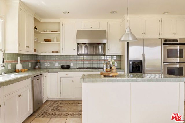 3700 Arbolada Road, Los Angeles, CA 90027