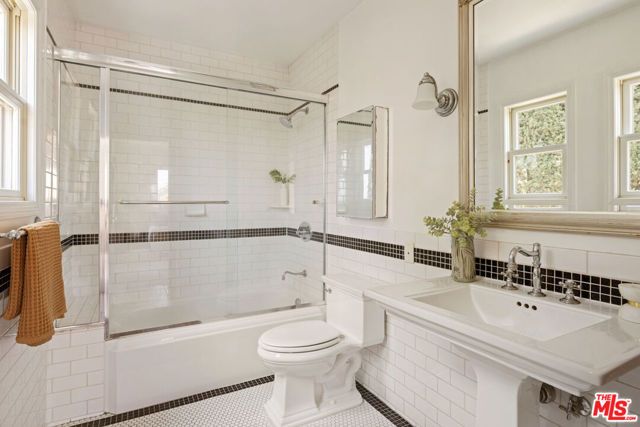 3700 Arbolada Road, Los Angeles, CA 90027