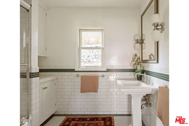 3700 Arbolada Road, Los Angeles, CA 90027