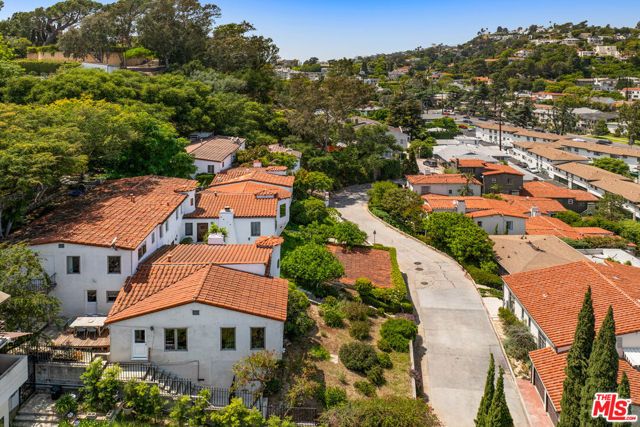 3700 Arbolada Road, Los Angeles, CA 90027