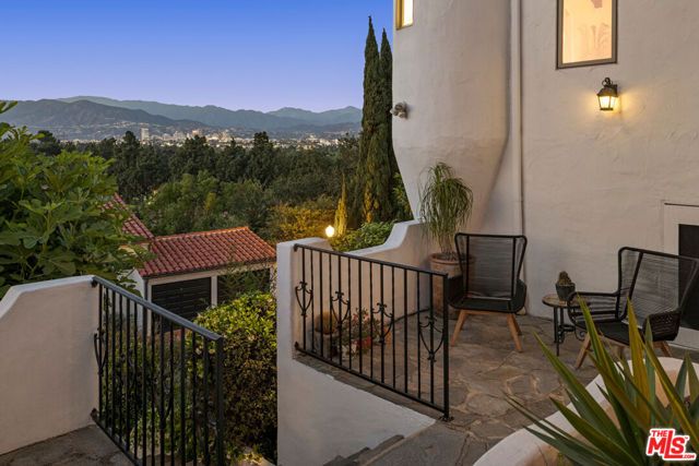 3700 Arbolada Road, Los Angeles, CA 90027