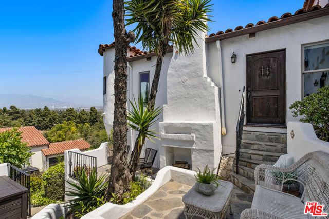 3700 Arbolada Road, Los Angeles, CA 90027