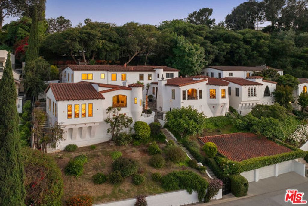 3700 Arbolada Road, Los Angeles, CA 90027