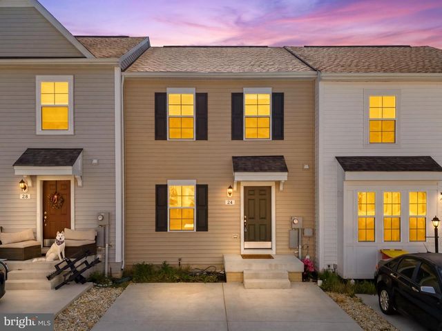 24 ORCHARD GREEN DR, Charles Town, WV 25414