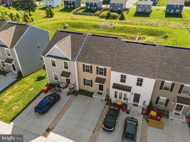 24 ORCHARD GREEN DR, Charles Town, WV 25414