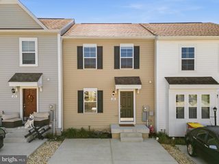 24 ORCHARD GREEN DR, Charles Town, WV 25414