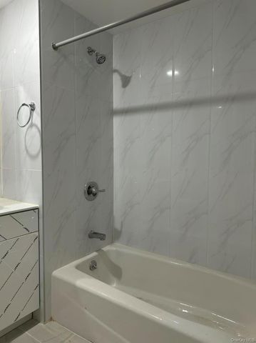 70-33 Queens Boulevard 7E, Woodside, NY 11377