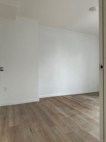 70-33 Queens Boulevard 7E, Woodside, NY 11377