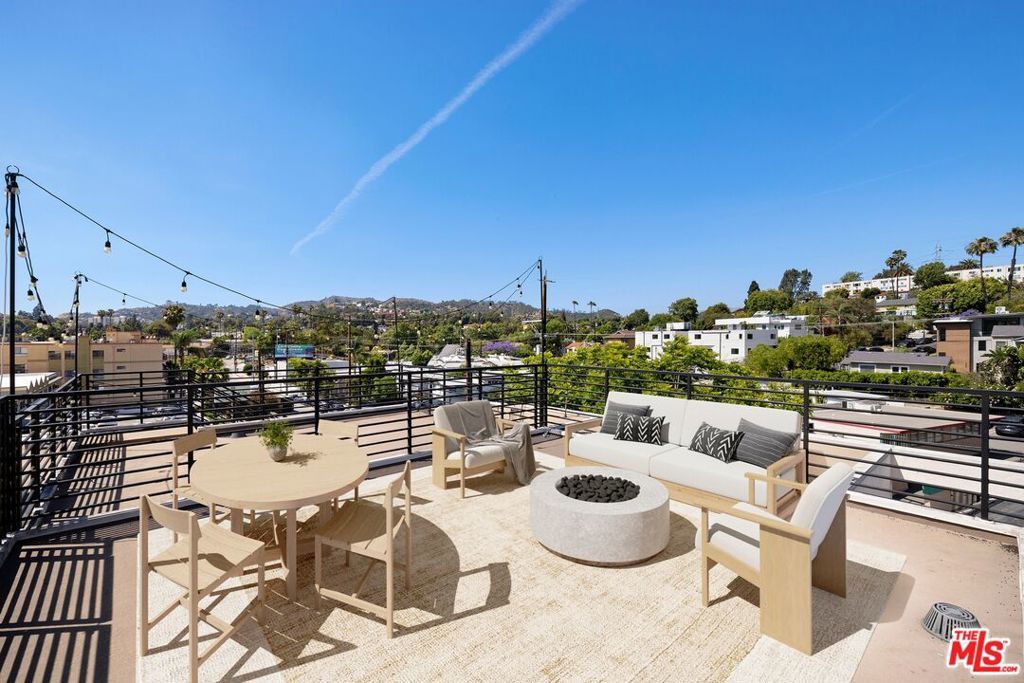 Image 12 of property listing at 2930 Rowena Avenue 2, Los Angeles, CA 90039