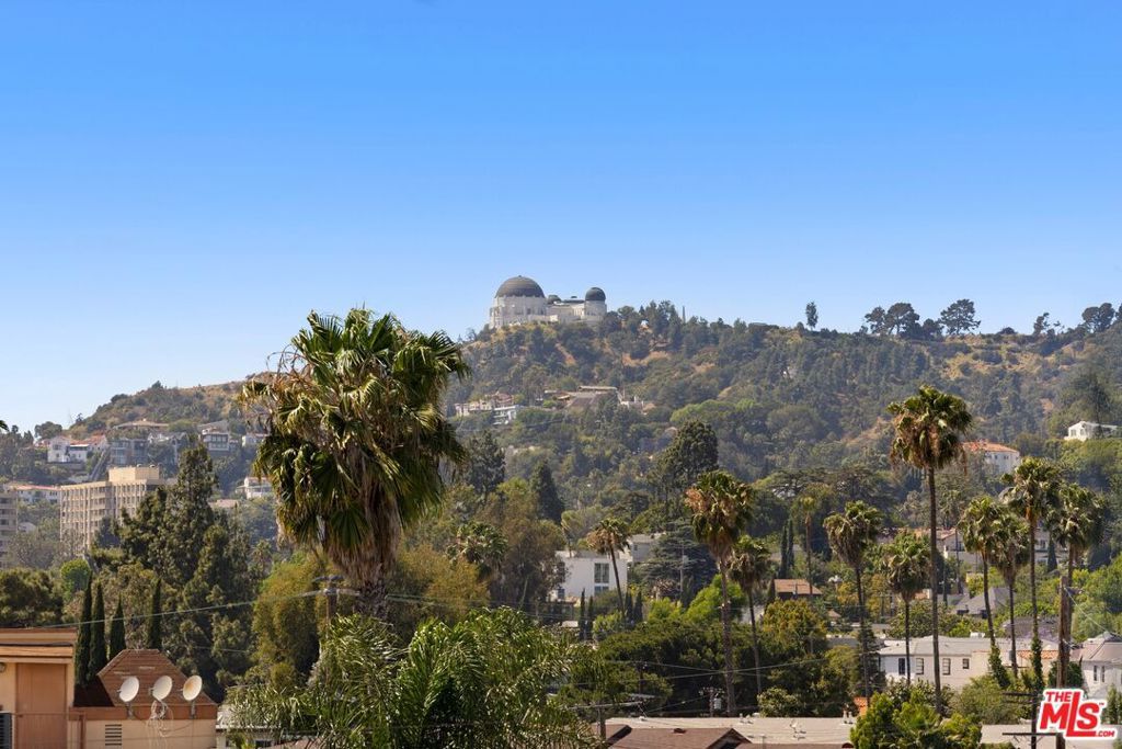 Image 13 of property listing at 2930 Rowena Avenue 2, Los Angeles, CA 90039