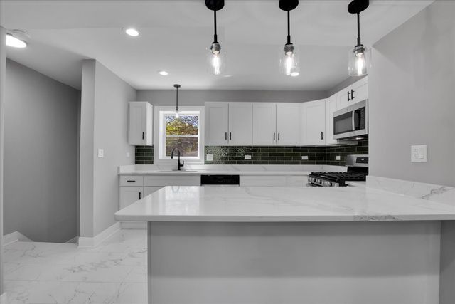 735 E 105th Street, Chicago, IL 60628