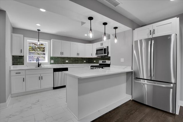 735 E 105th Street, Chicago, IL 60628