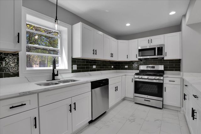 735 E 105th Street, Chicago, IL 60628