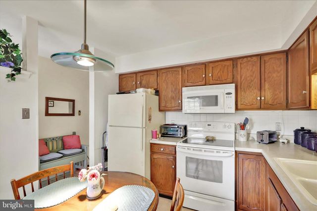 102 VALLEY GREENE CIR, Reading, PA 19610