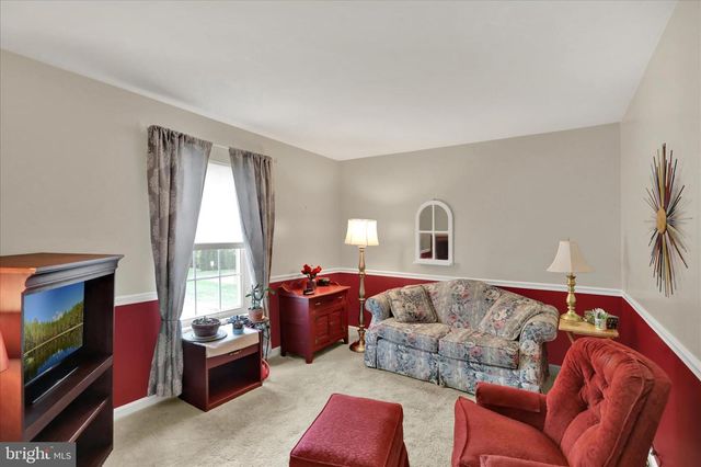 102 VALLEY GREENE CIR, Reading, PA 19610