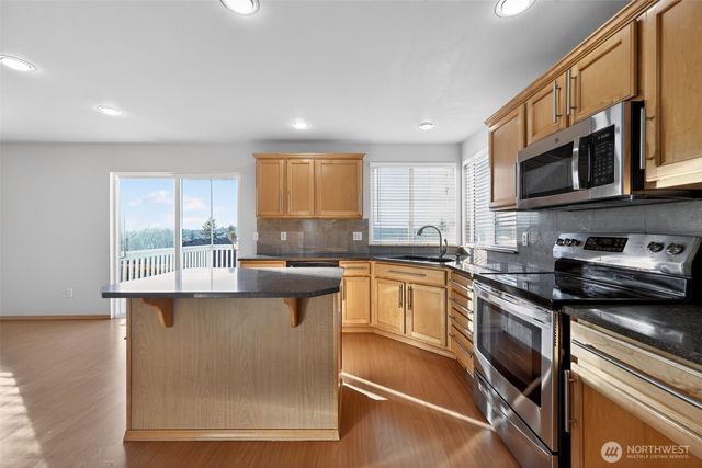 2103 NE 6th Cir, Renton, WA 98056