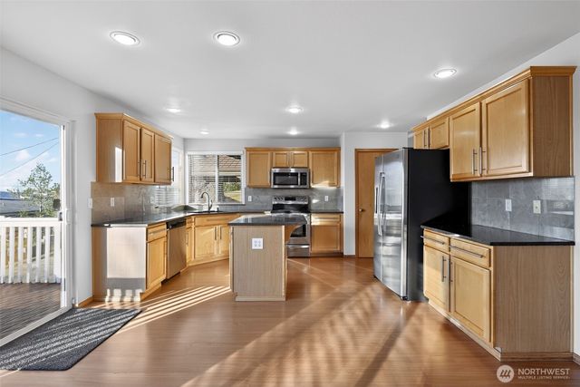 2103 NE 6th Cir, Renton, WA 98056