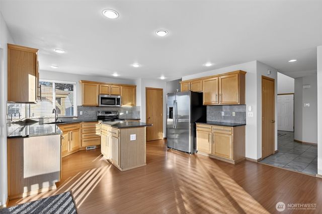 2103 NE 6th Cir, Renton, WA 98056