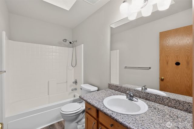 2103 NE 6th Cir, Renton, WA 98056