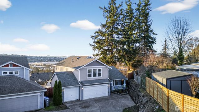 2103 NE 6th Cir, Renton, WA 98056