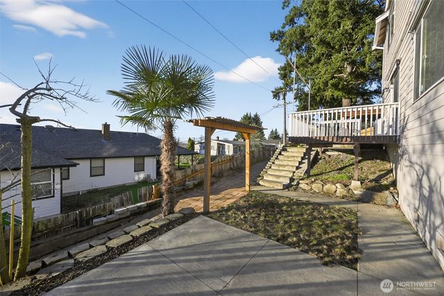 2103 NE 6th Cir, Renton, WA 98056