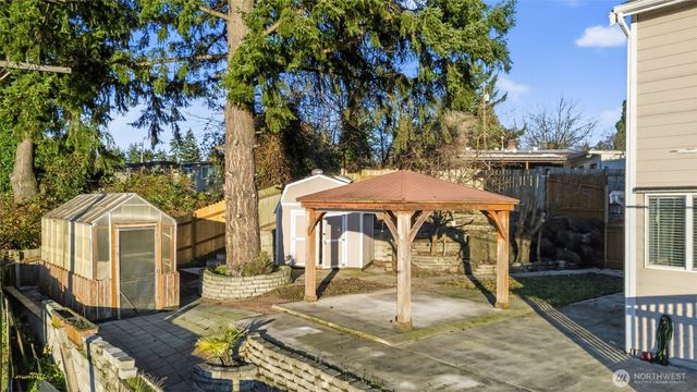 2103 NE 6th Cir, Renton, WA 98056